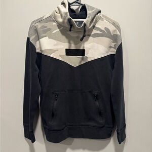 Hollister Women’s Black and Tan Camo Hoodie